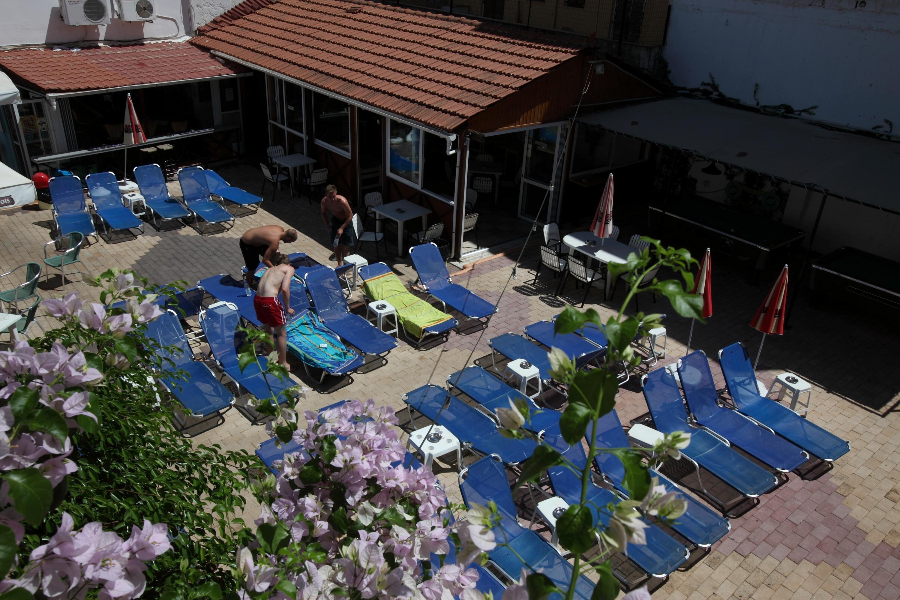 Happy Days Aparthotel Malia Exteriör bild