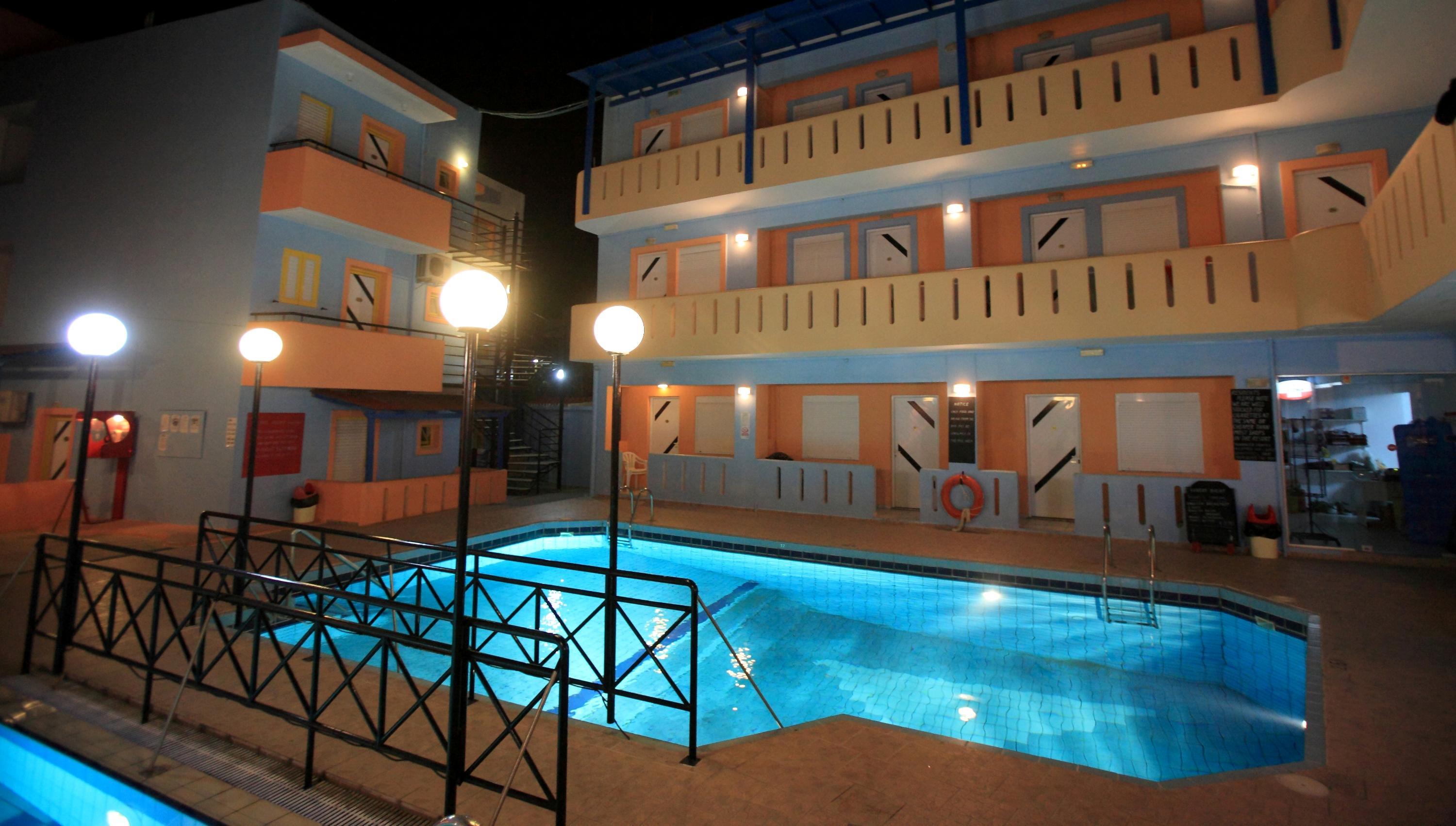 Happy Days Aparthotel Malia Exteriör bild